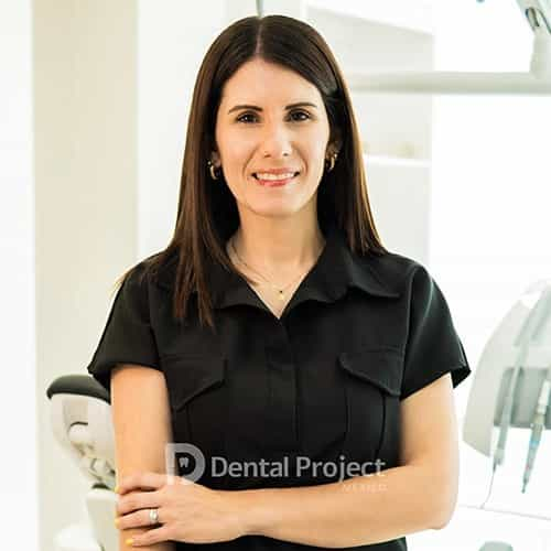 Laura Plaza - Periodoncia e Implantología Dental