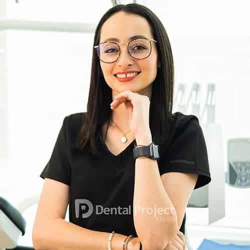 Regina Flores - Cirujano Dentista