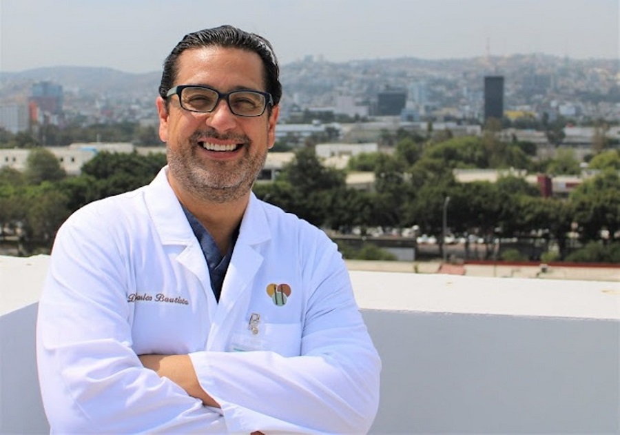 Dr. Carlos Bautista en Tijuana, México